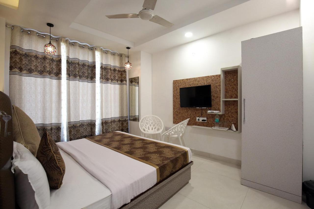 Oyo 9732 Amar Motel Nayagaon Экстерьер фото
